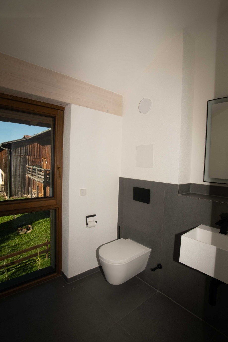 G�ste-WC Dachgeschosswohnung Oy-Mittelberg / Unterschwarzenberg